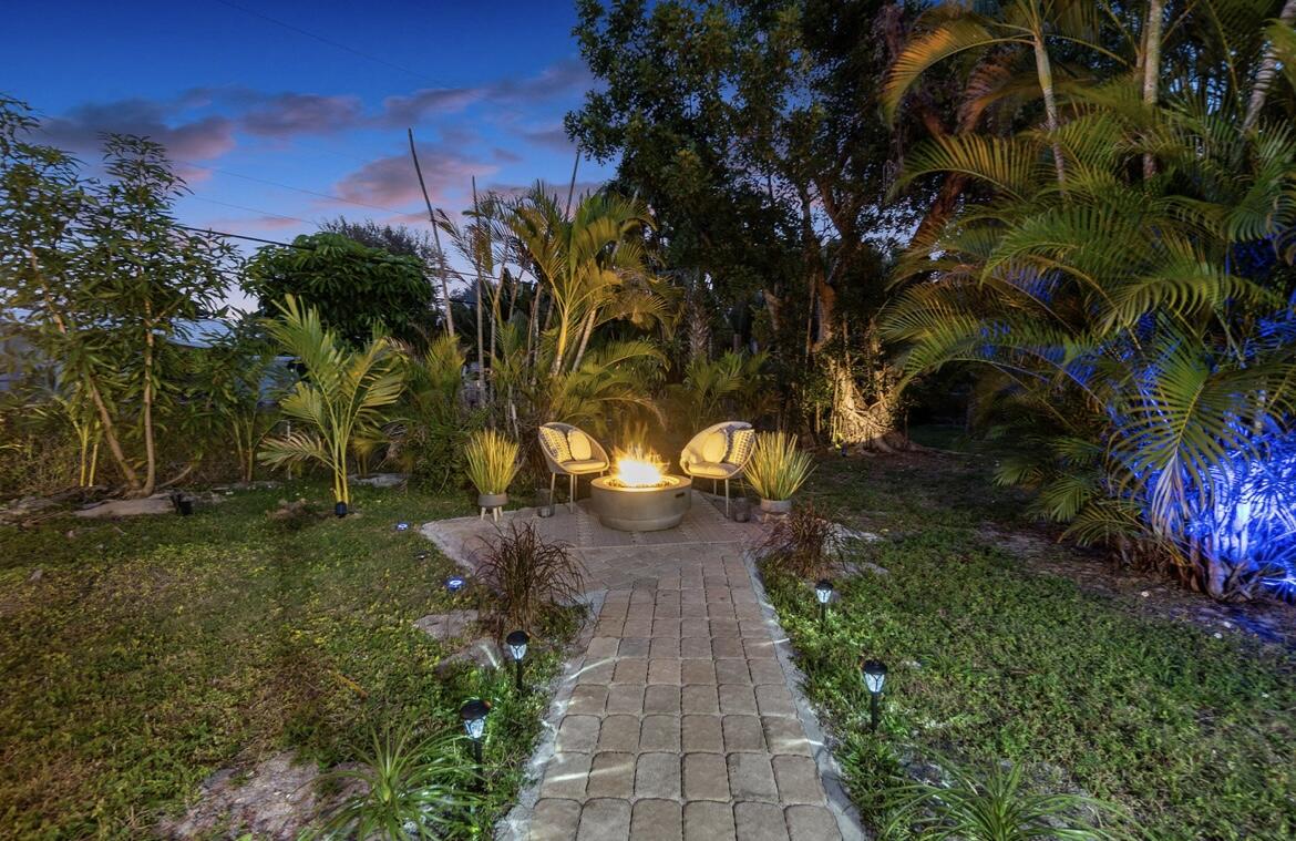 LAKESIDE POINT - Residential