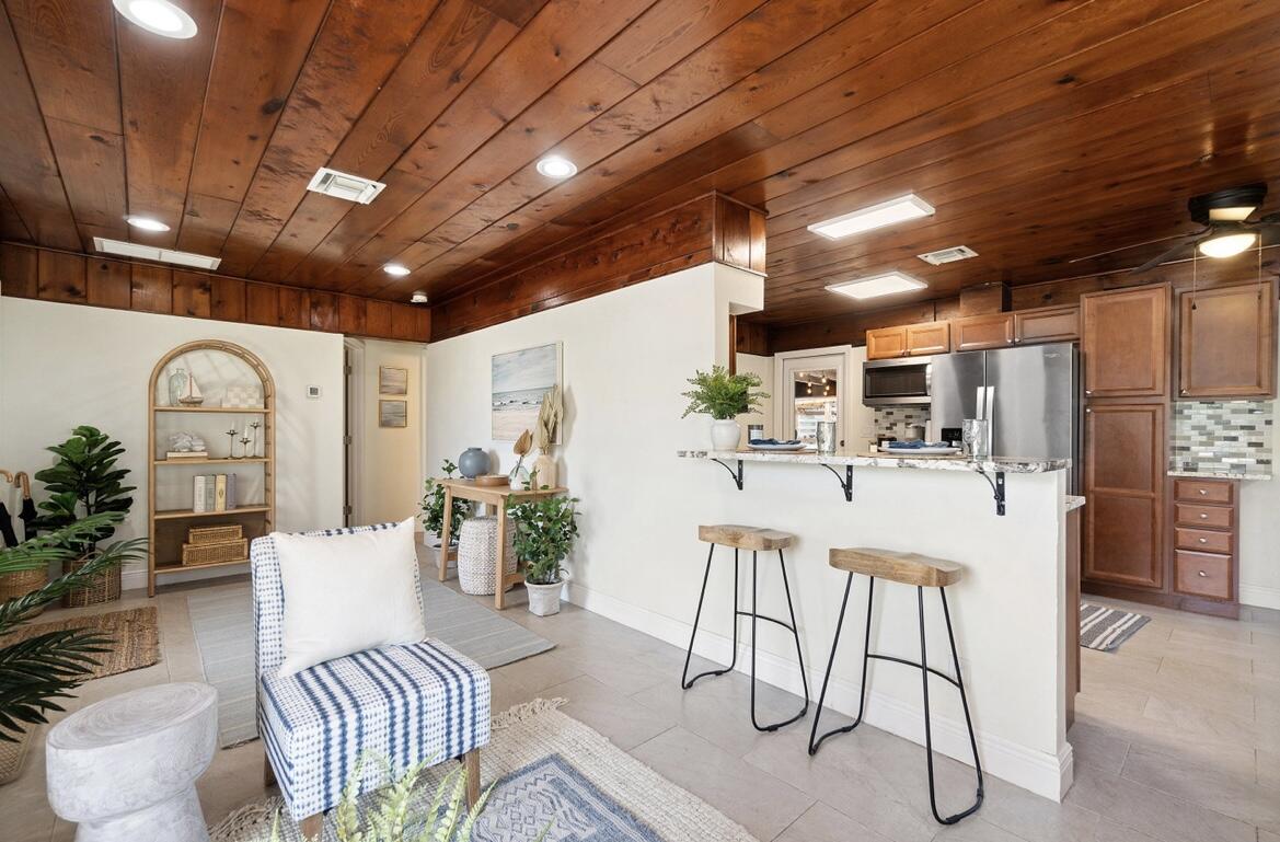 LAKESIDE POINT - Residential