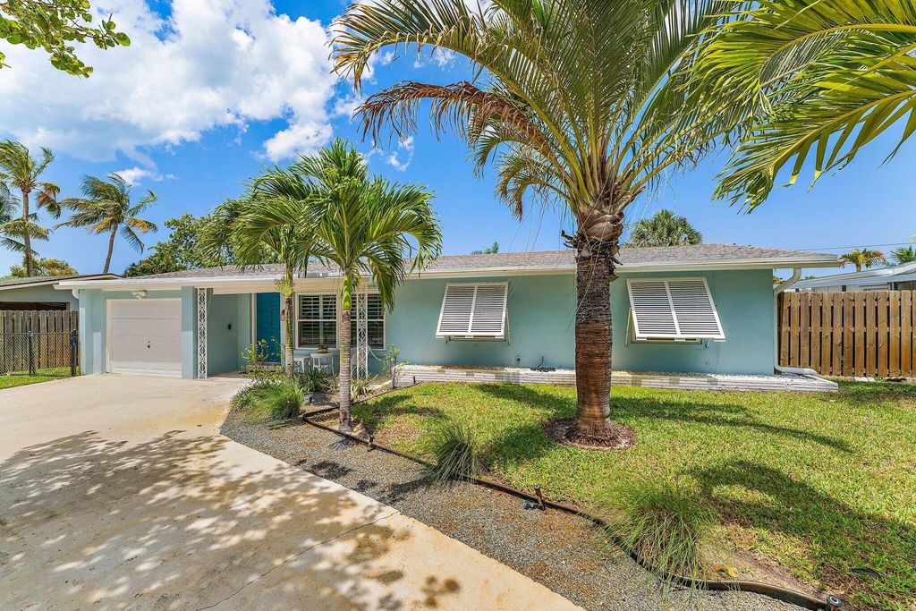 Photo of 18955 SE Fearnley Drive, Jupiter, FL 33469 (MLS # R10898844)