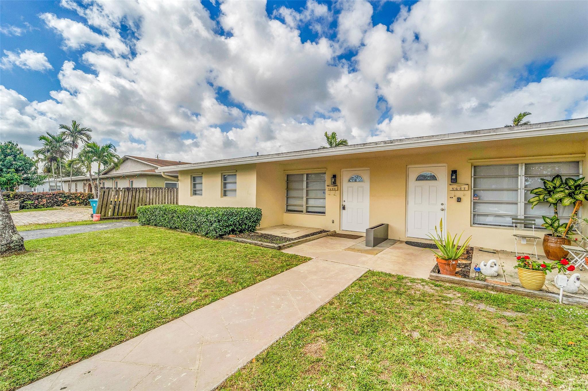 4681 SW 43rd Ter