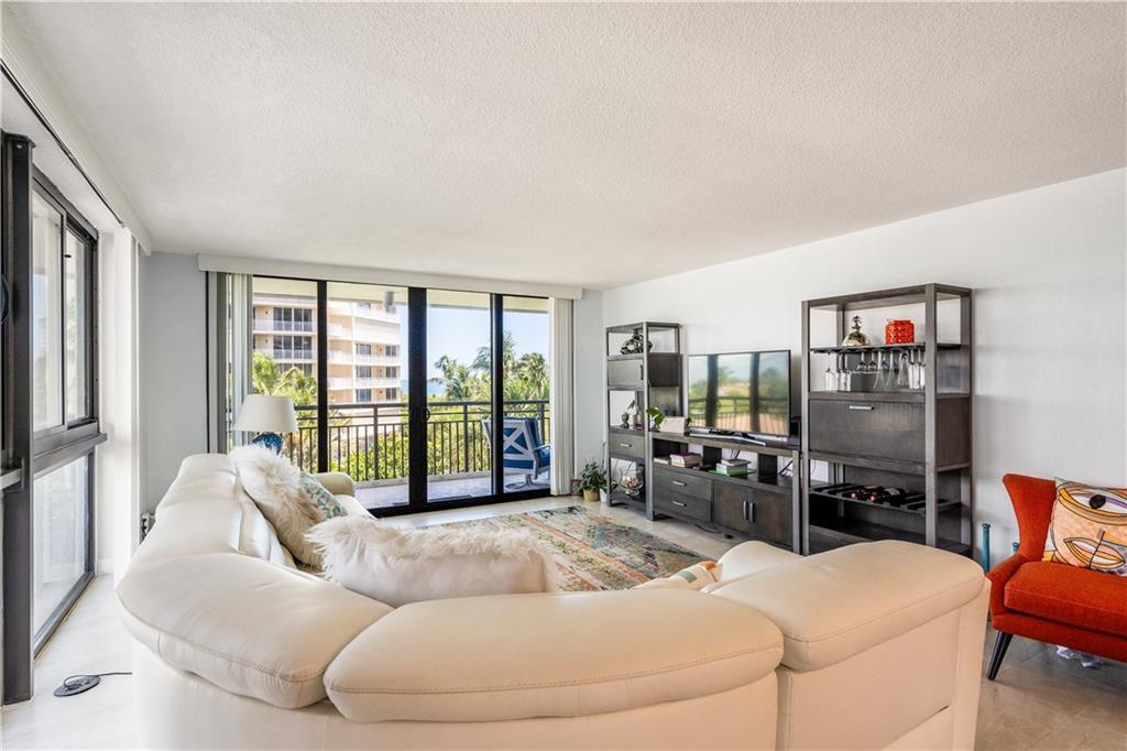 BARCLAY BEACH CLUB PHASE - Residential