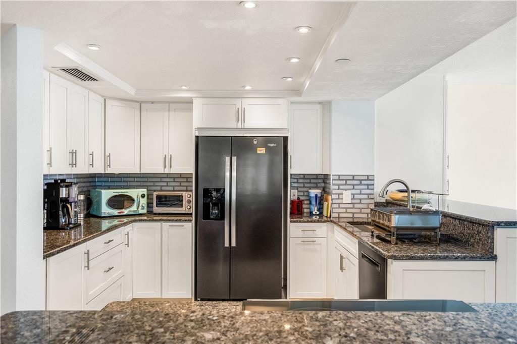 BARCLAY BEACH CLUB PHASE - Residential