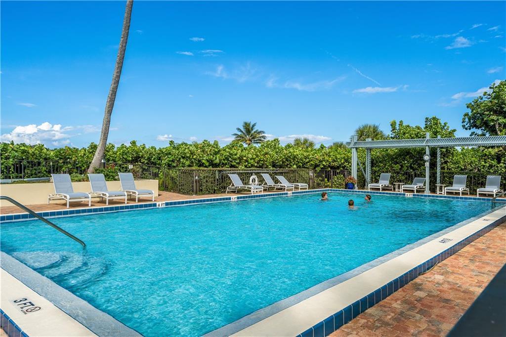 BARCLAY BEACH CLUB PHASE - Residential