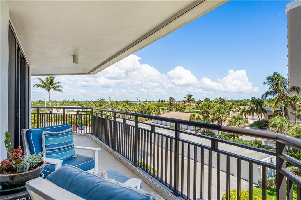 BARCLAY BEACH CLUB PHASE - Residential