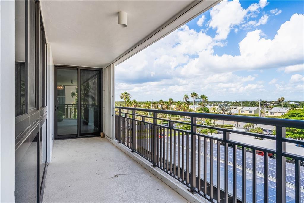 BARCLAY BEACH CLUB PHASE - Residential