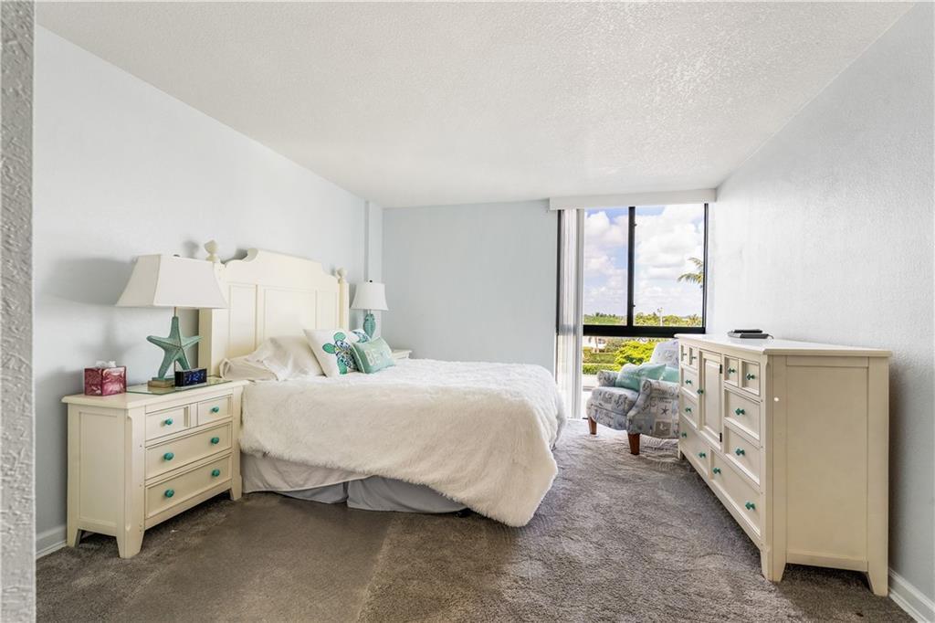 BARCLAY BEACH CLUB PHASE - Residential