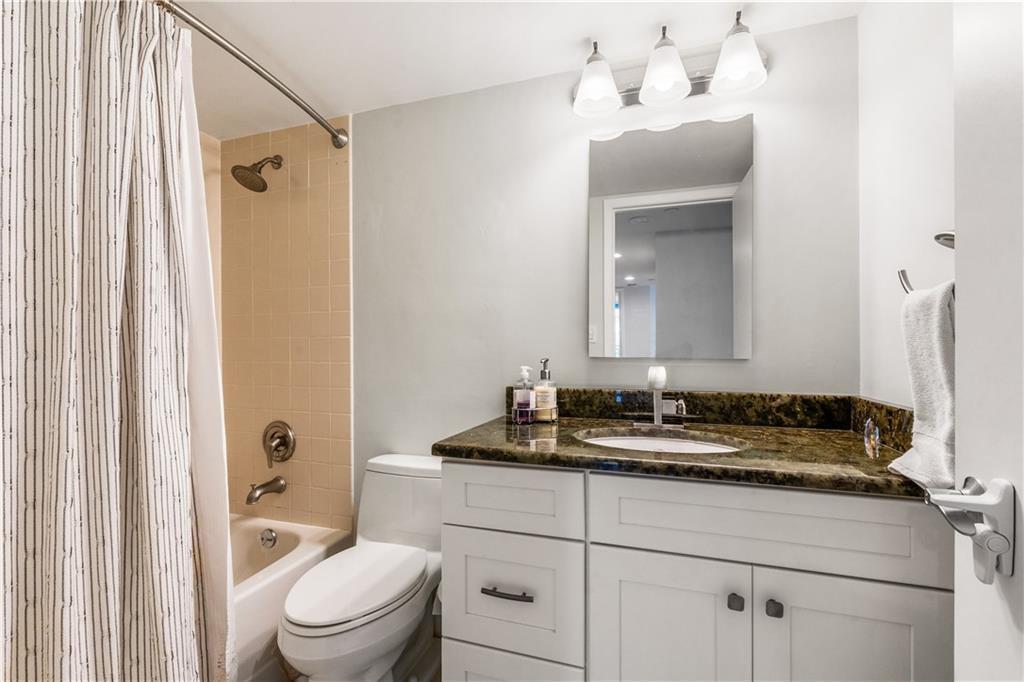 BARCLAY BEACH CLUB PHASE - Residential