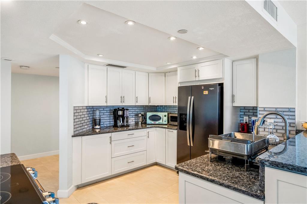 BARCLAY BEACH CLUB PHASE - Residential