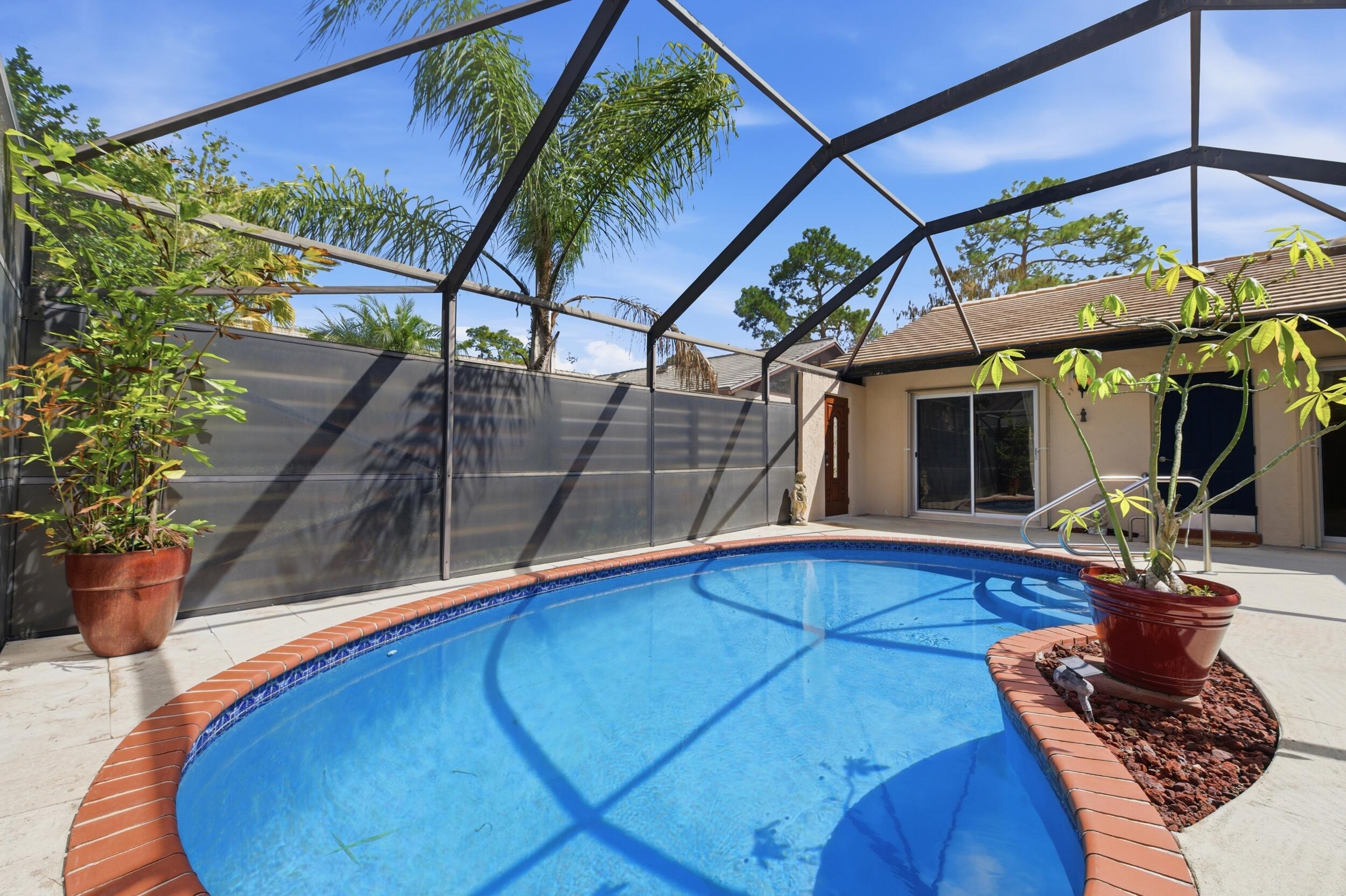 SUGAR POND MANOR OF WELLINGTON - Residential