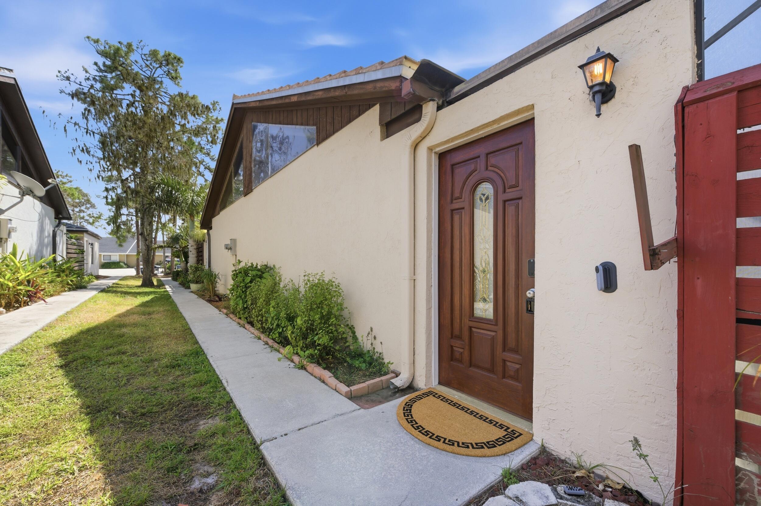 SUGAR POND MANOR OF WELLINGTON - Residential