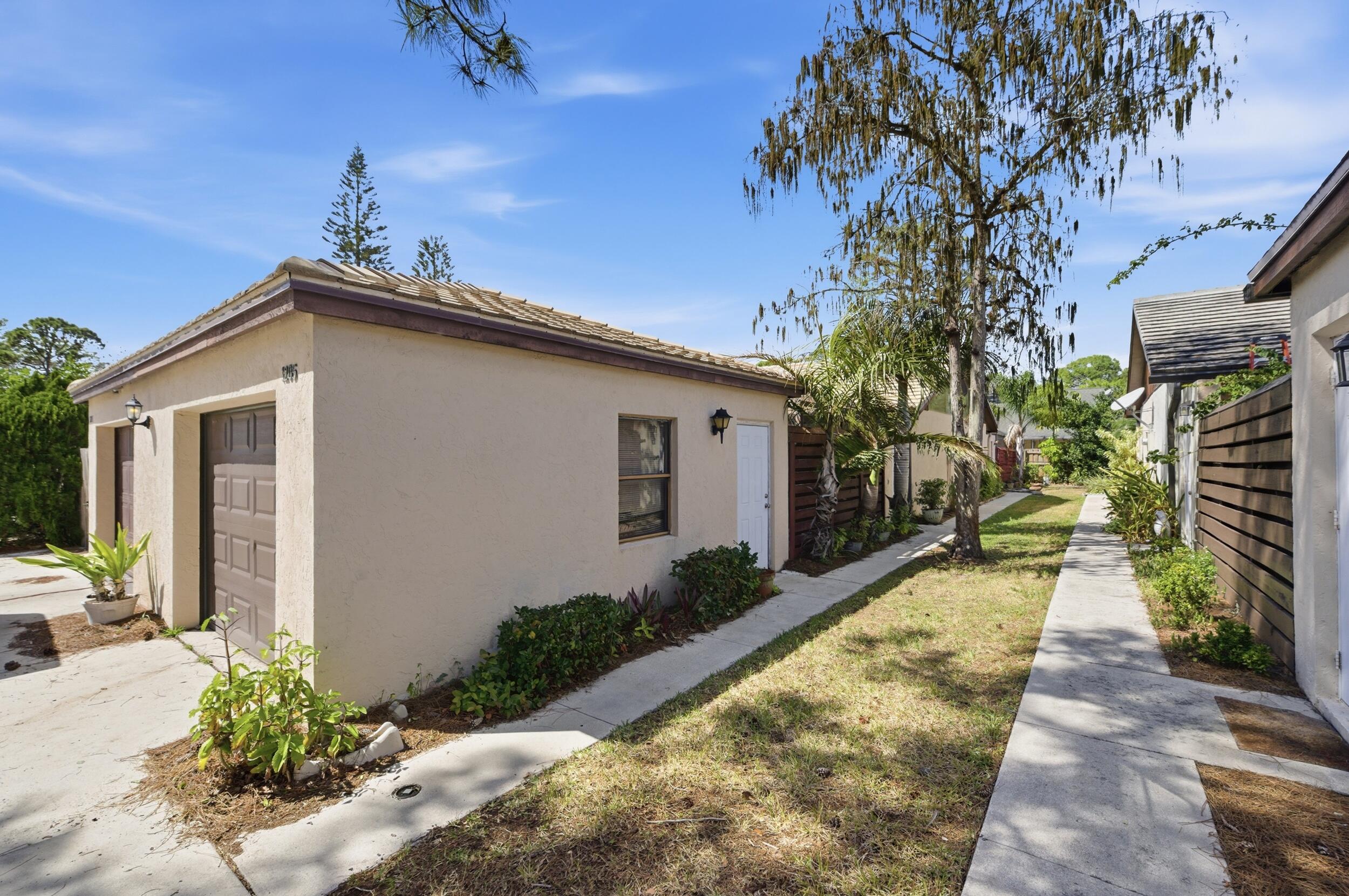 SUGAR POND MANOR OF WELLINGTON - Residential