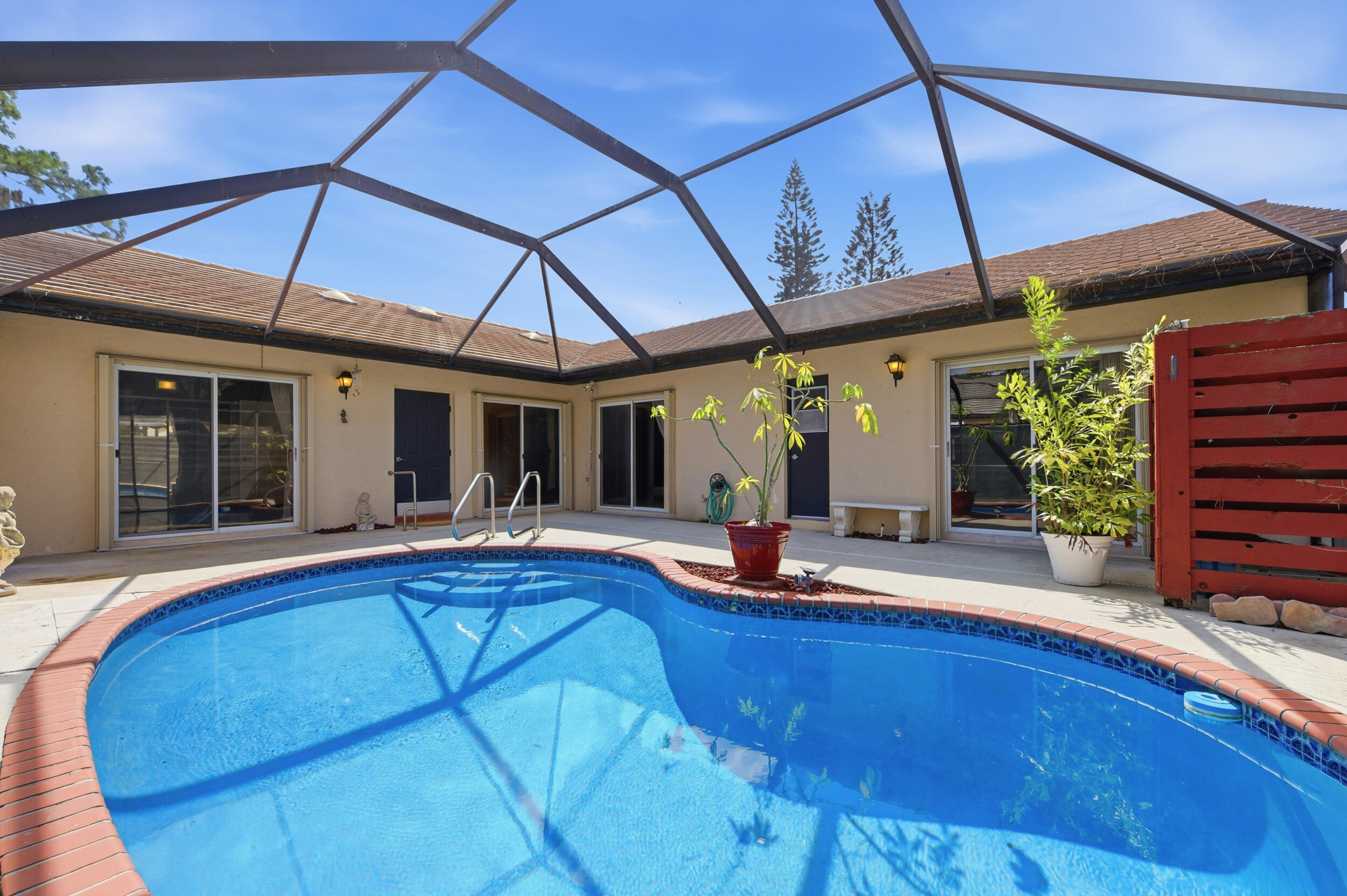 SUGAR POND MANOR OF WELLINGTON - Residential