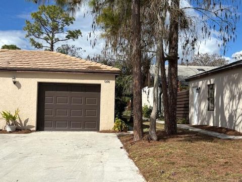 1205 Periwinkle Place Wellington FL 33414