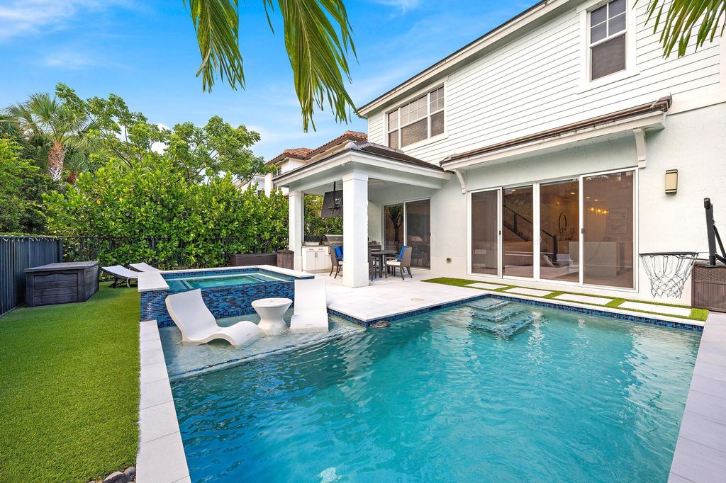 Photo of 117 Bonnette Hunt Club Lane, Palm Beach Gardens, FL 33418 (MLS # R11117893)