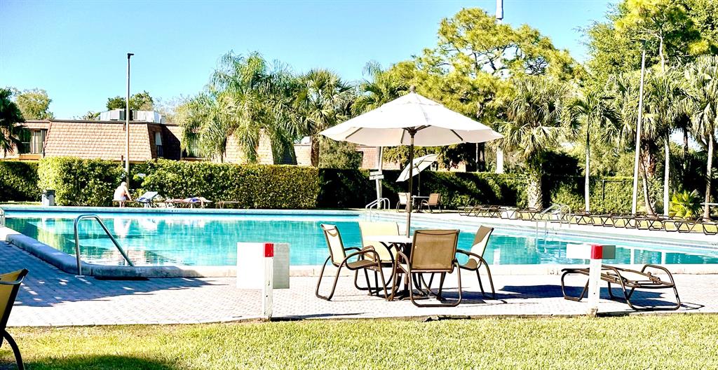 SHERWOOD LAKES - Residential