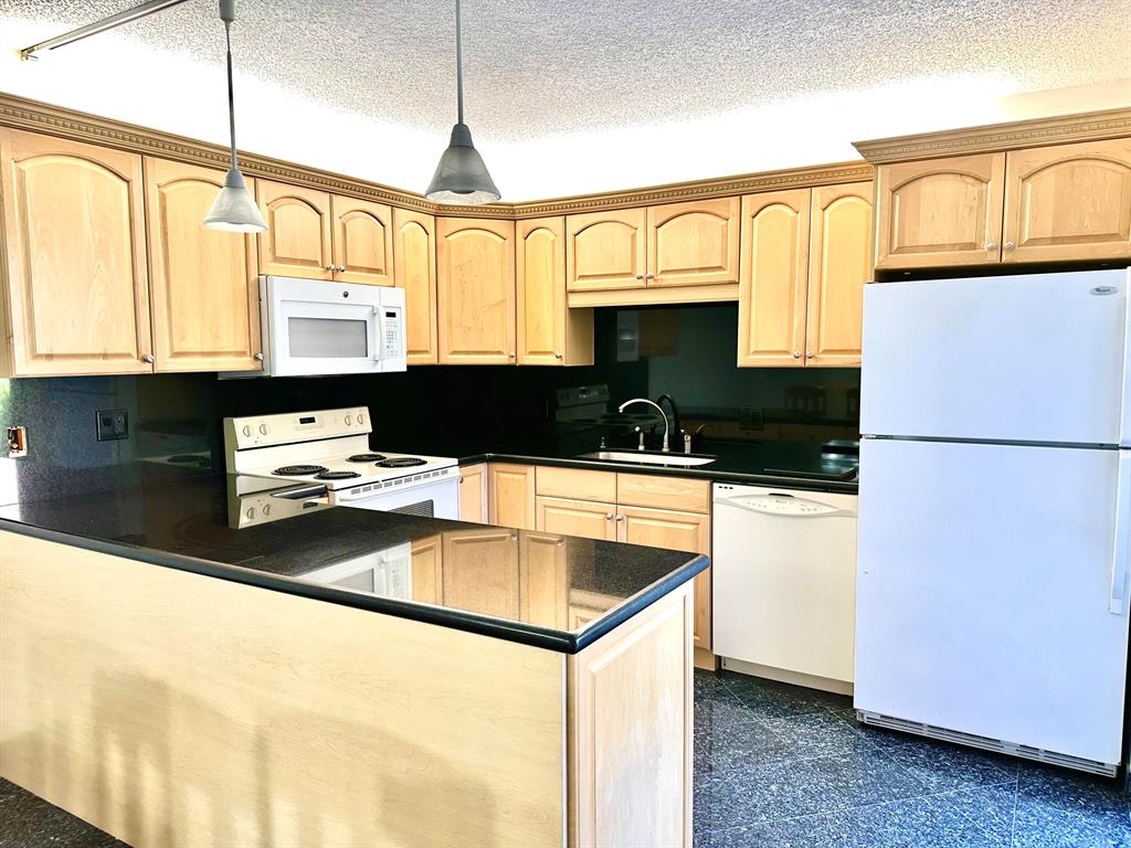 SHERWOOD LAKES - Residential