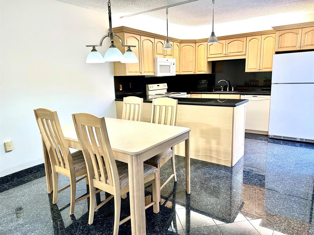 SHERWOOD LAKES - Residential