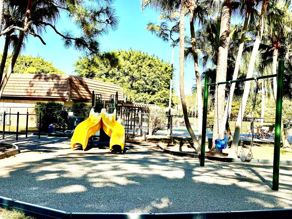 SHERWOOD LAKES - Residential