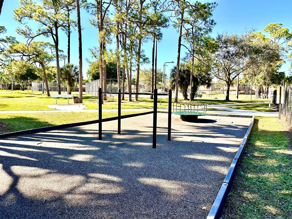 SHERWOOD LAKES - Residential