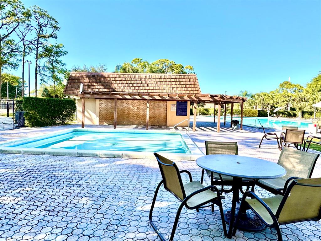 SHERWOOD LAKES - Residential