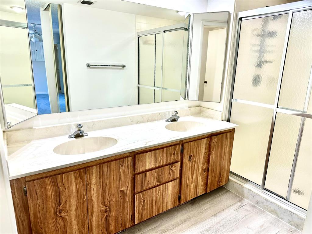 SHERWOOD LAKES - Residential