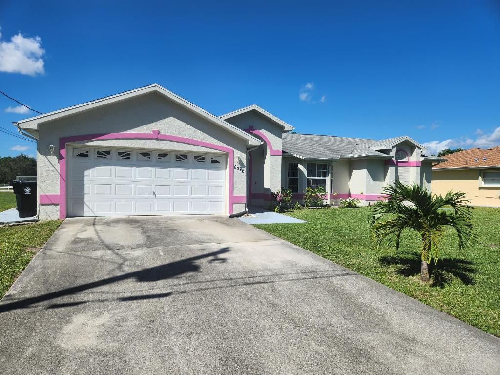 Photo of 6576 NW Chugwater Circle, Port Saint Lucie, FL 34983 (MLS # R10928810)