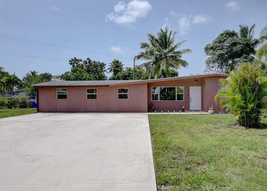 Photo of 612 Hibiscus Drive, Royal Palm Beach, FL 33411 (MLS # B26010502)