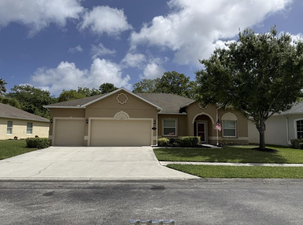 Photo of 135 Stony Point Drive, Sebastian, FL 32958 (MLS # B26011294)