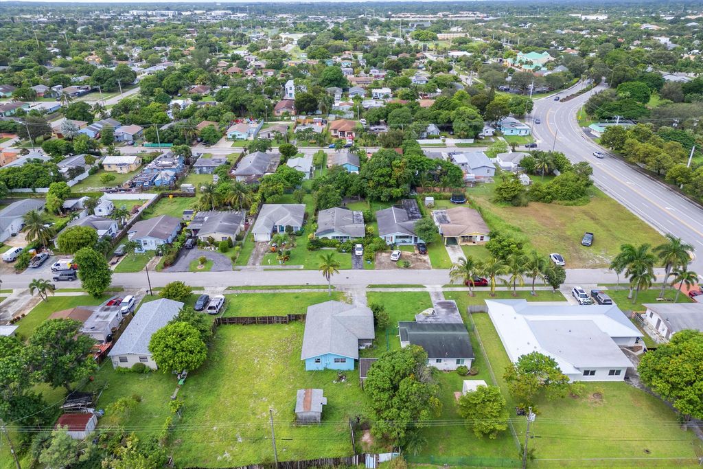 Photo of 333 NW 3rd Avenue, Delray Beach, FL 33444 (MLS # R11032061)