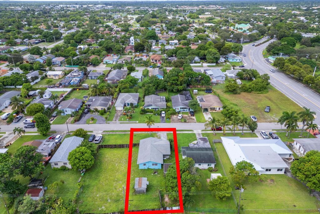 Photo of 333 NW 3rd Avenue, Delray Beach, FL 33444 (MLS # R11032061)
