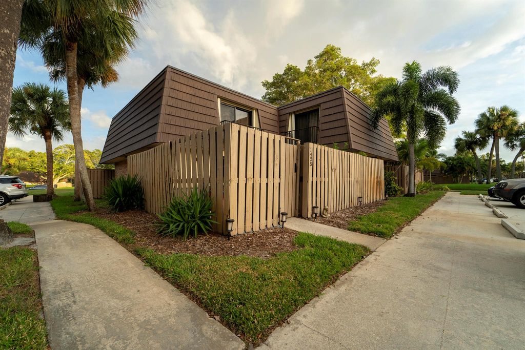 Photo of 1425 14th Court, Palm Beach Gardens, FL 33410 (MLS # R10986196)