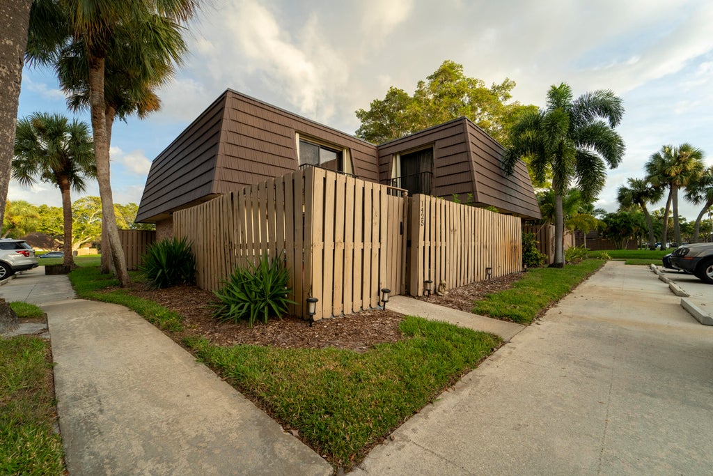 Photo of 1425 14th Court, Palm Beach Gardens, FL 33410 (MLS # R10986196)