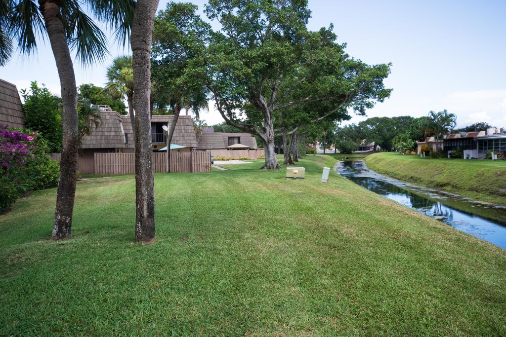 Photo of 809 8TH Court, Palm Beach Gardens, FL 33410 (MLS # B26092301)