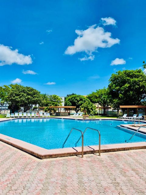4000 NW 44th 106 Lauderdale Lakes FL 33319