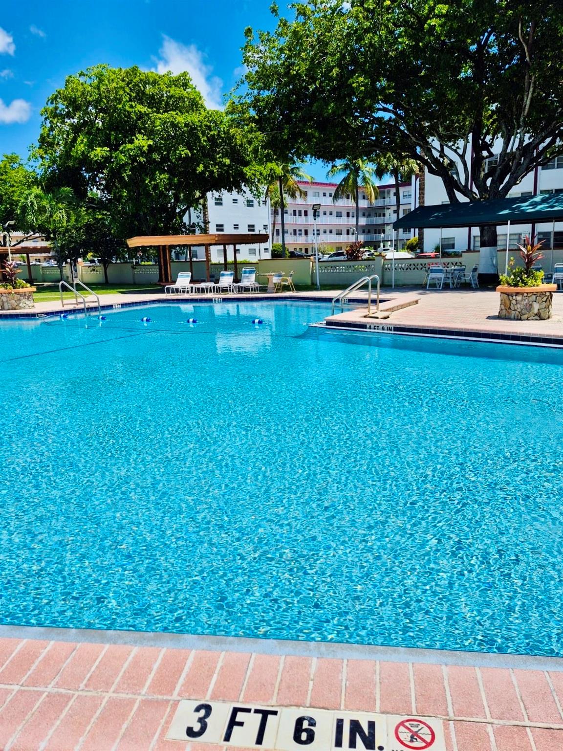 SAPPHIRE CONDO - Residential