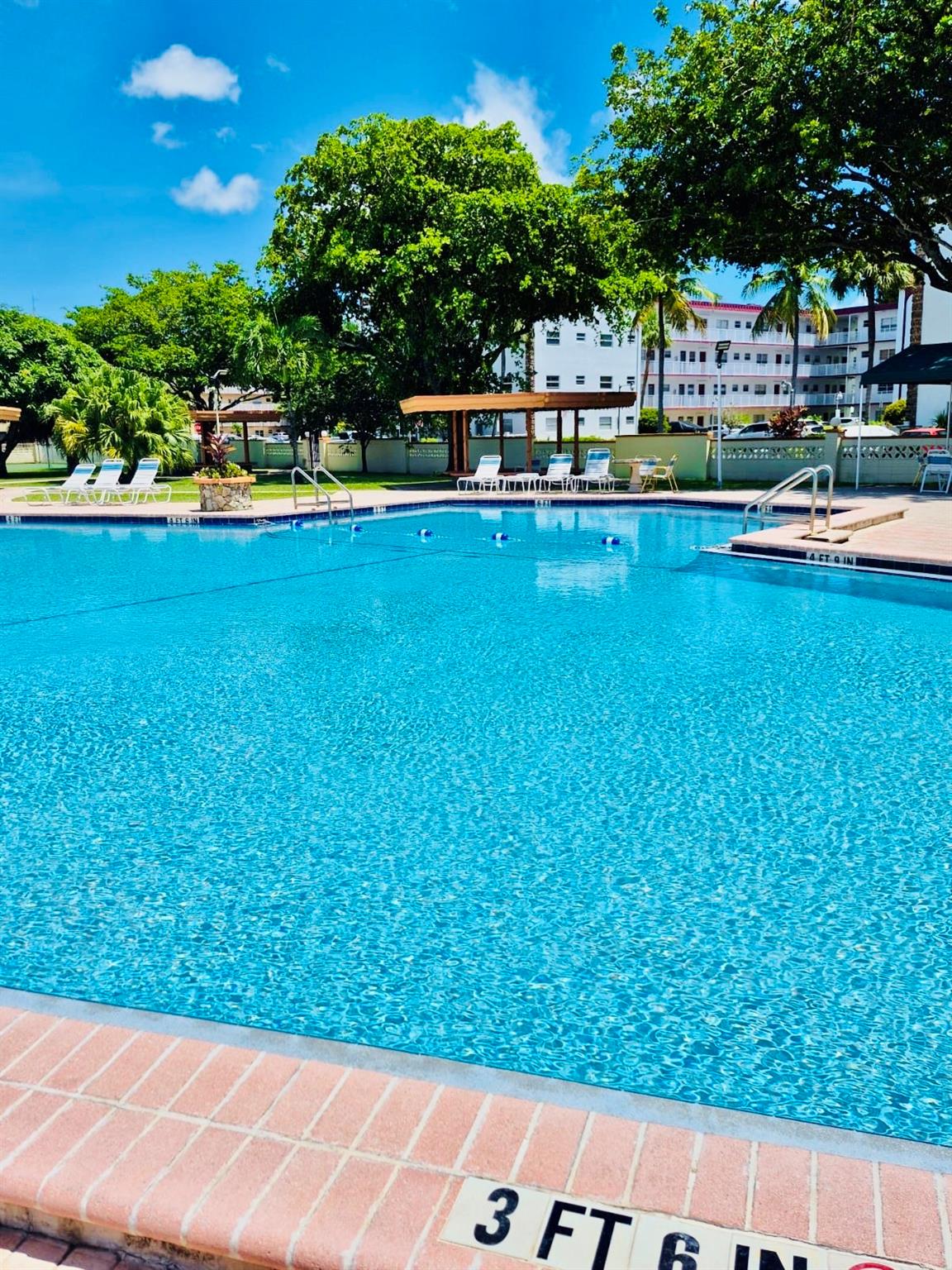 SAPPHIRE CONDO - Residential