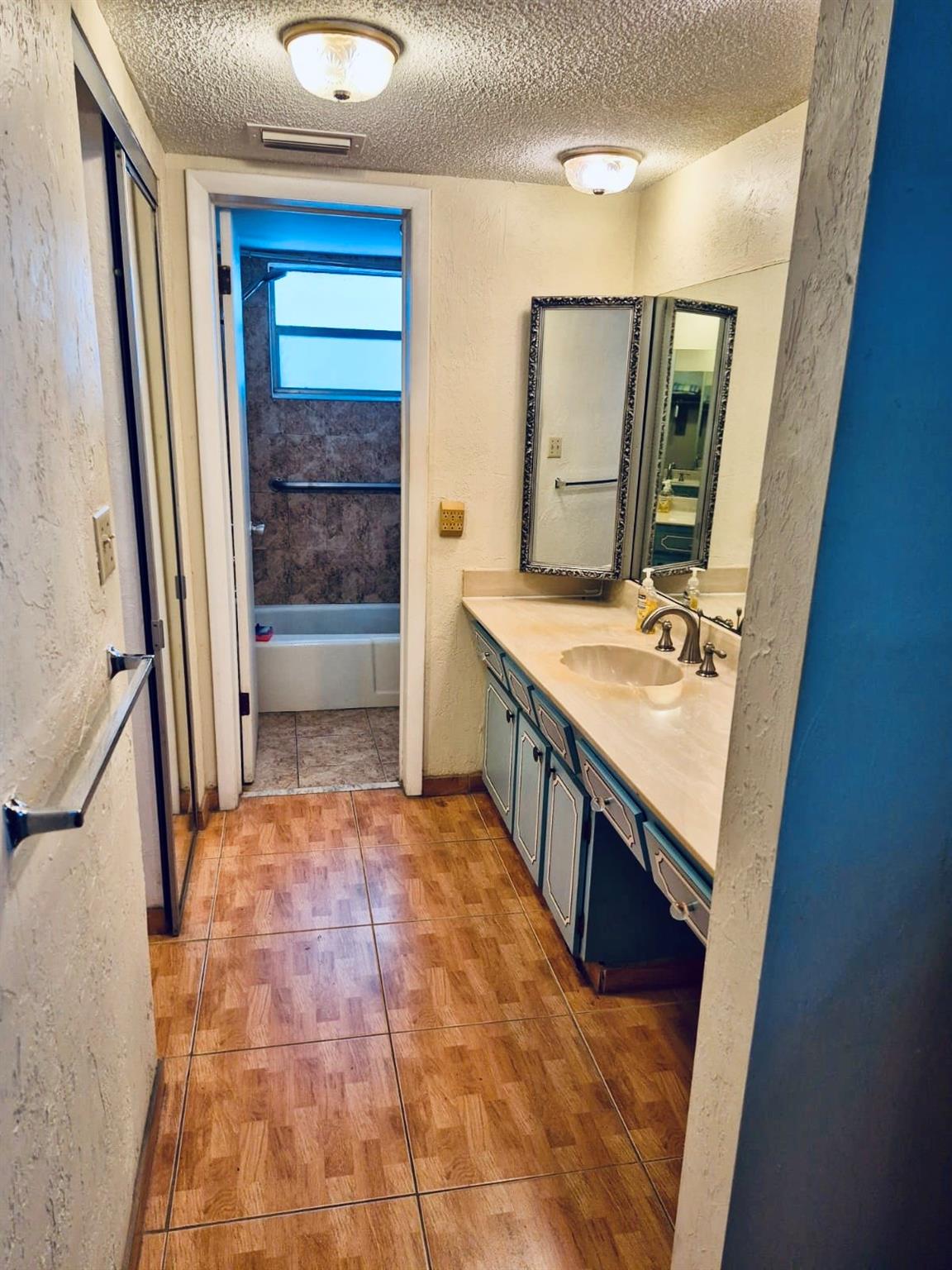 SAPPHIRE CONDO - Residential