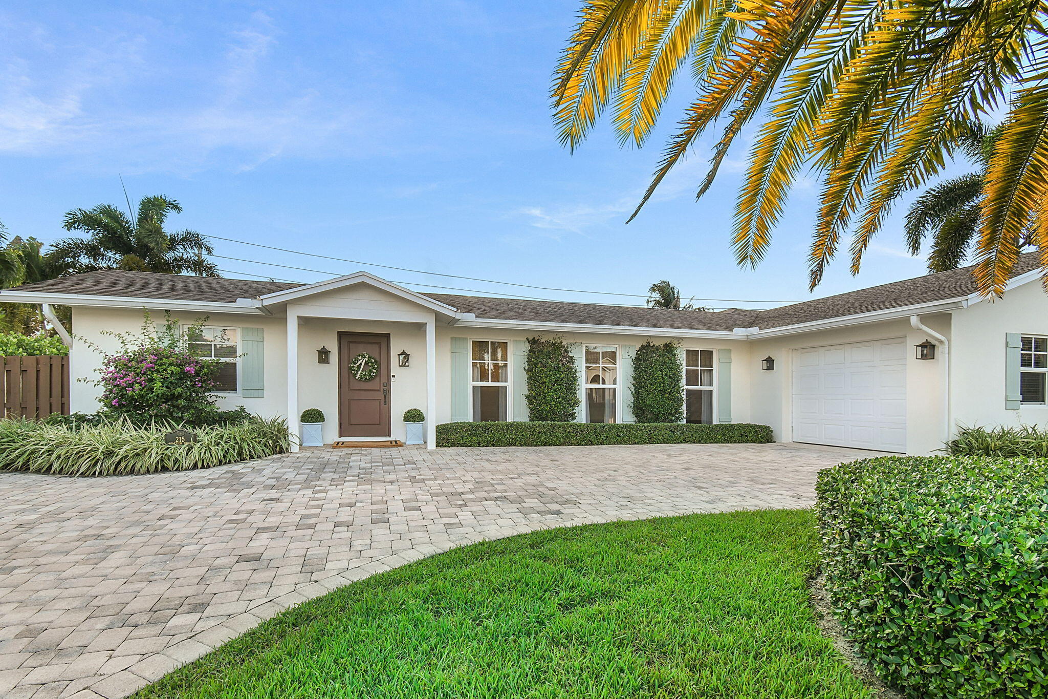215 GOLFVIEW Drive