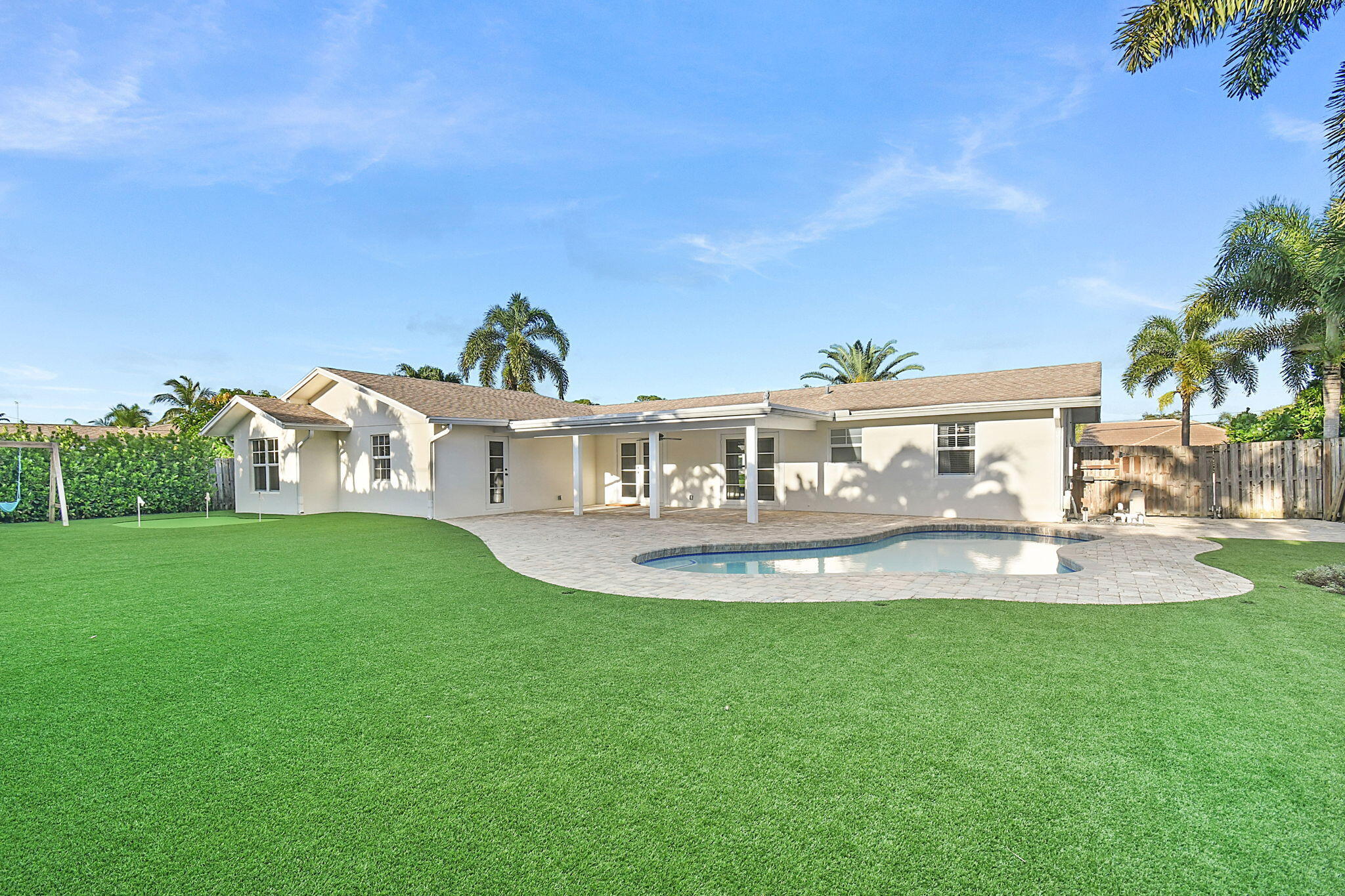 215 GOLFVIEW Drive