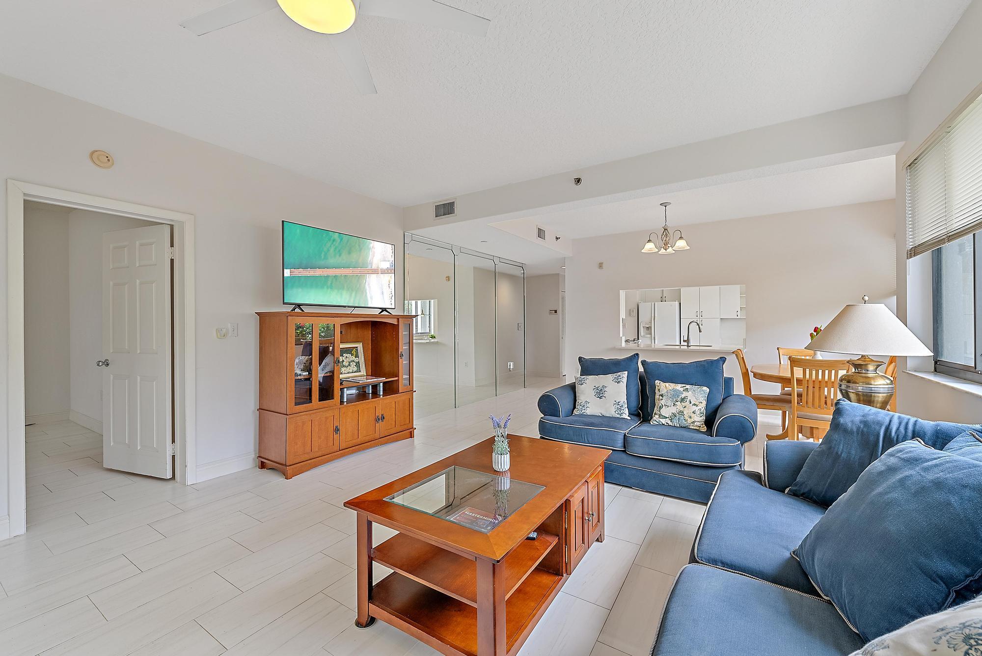 OAK HARBOUR CONDOS - Residential Lease