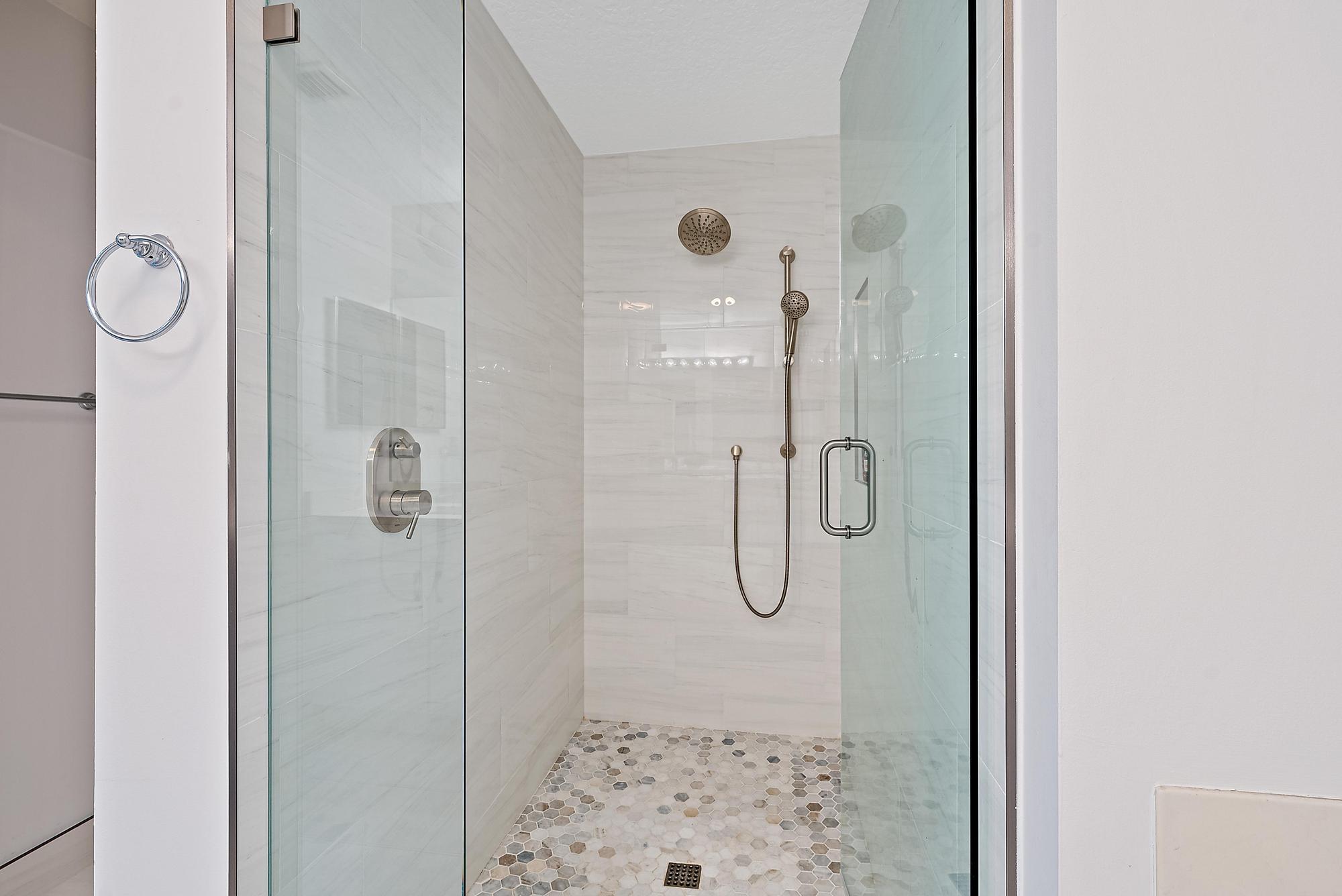 OAK HARBOUR CONDOS - Residential Lease