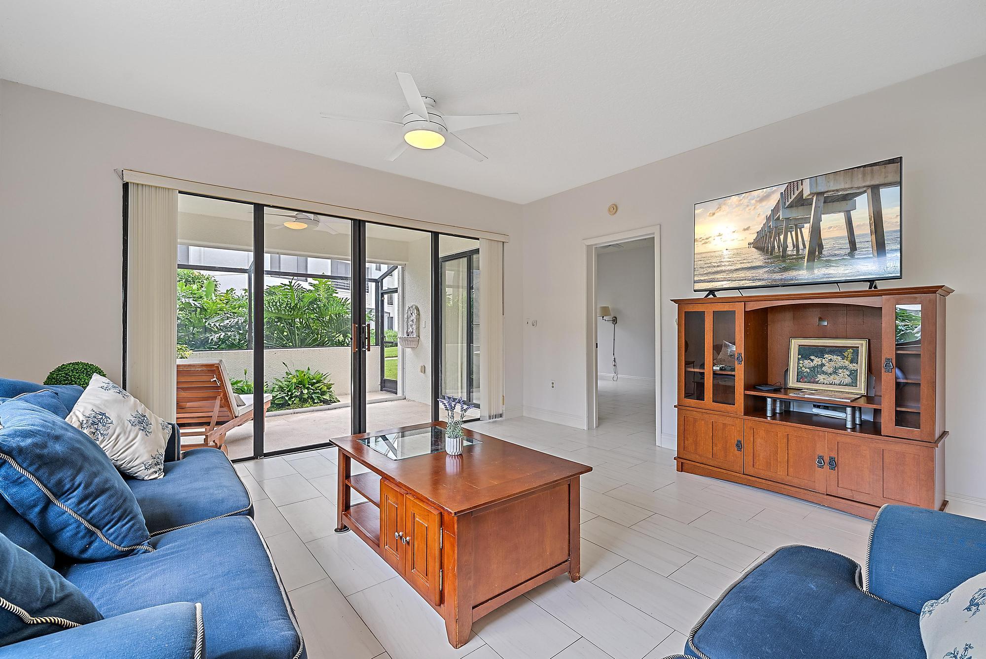 OAK HARBOUR CONDOS - Residential Lease