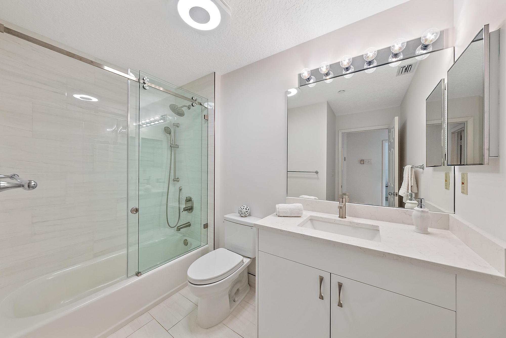 OAK HARBOUR CONDOS - Residential Lease