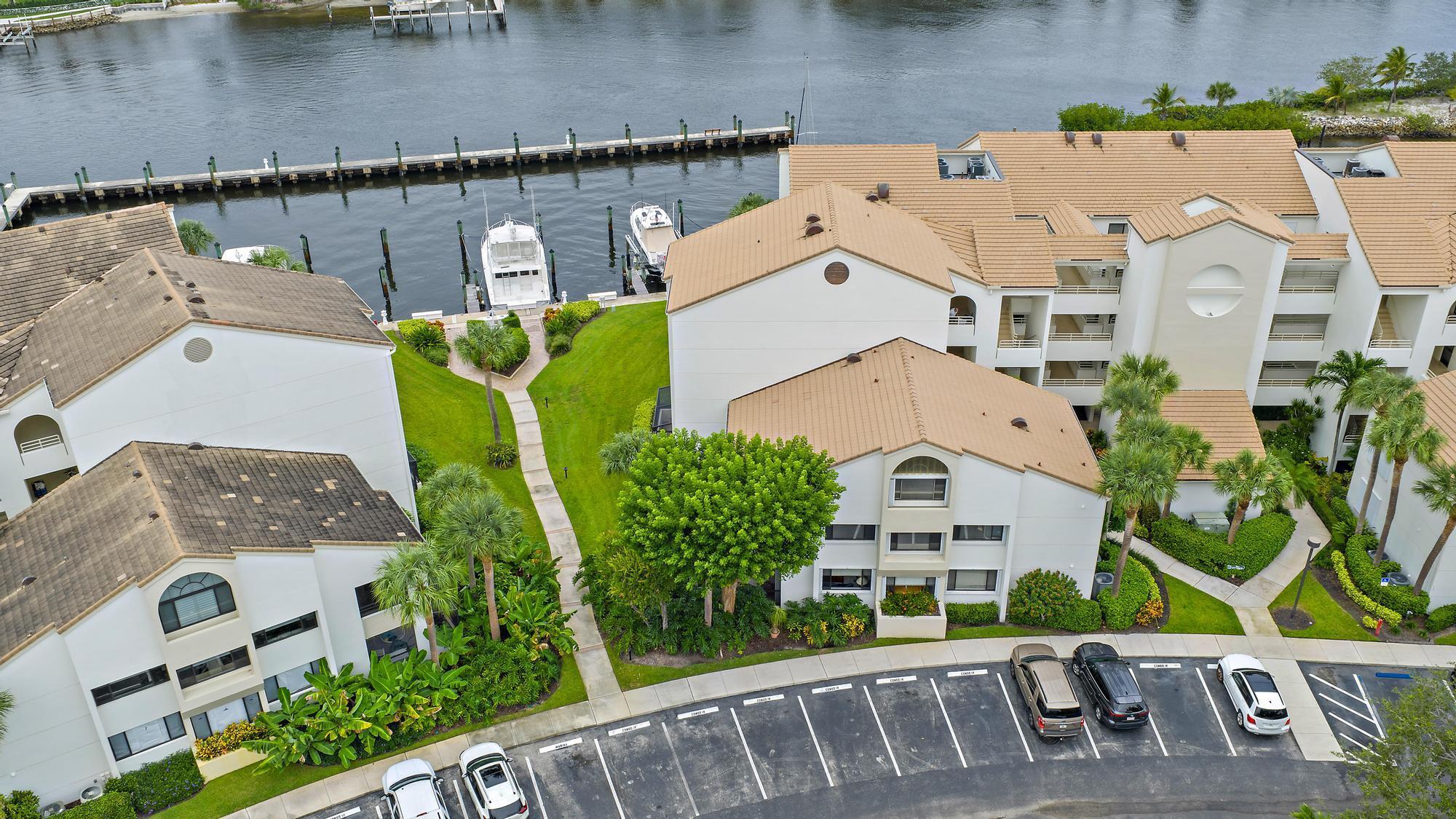 OAK HARBOUR CONDOS - Residential Lease