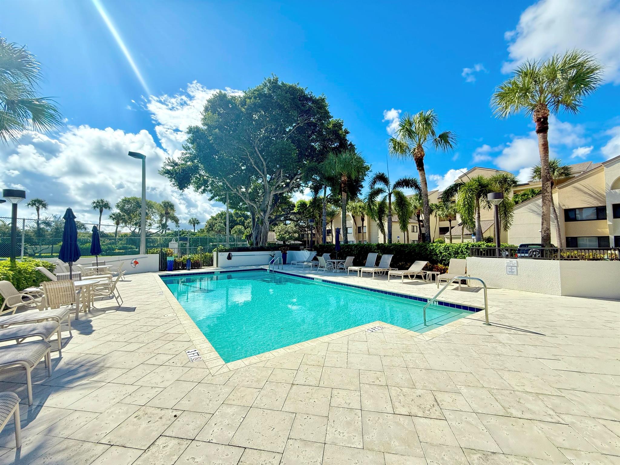 OAK HARBOUR CONDOS - Residential Lease