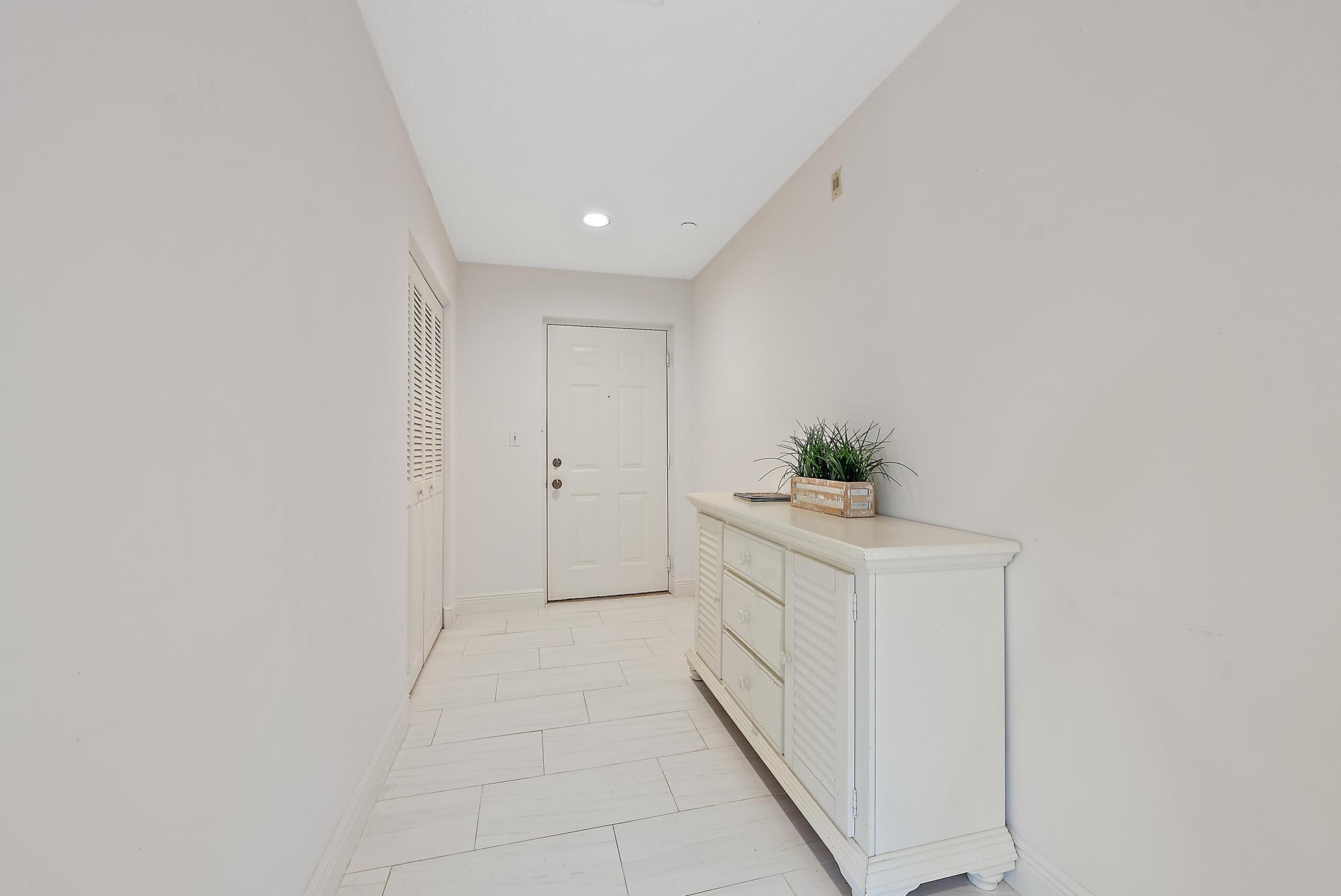 OAK HARBOUR CONDOS - Residential Lease