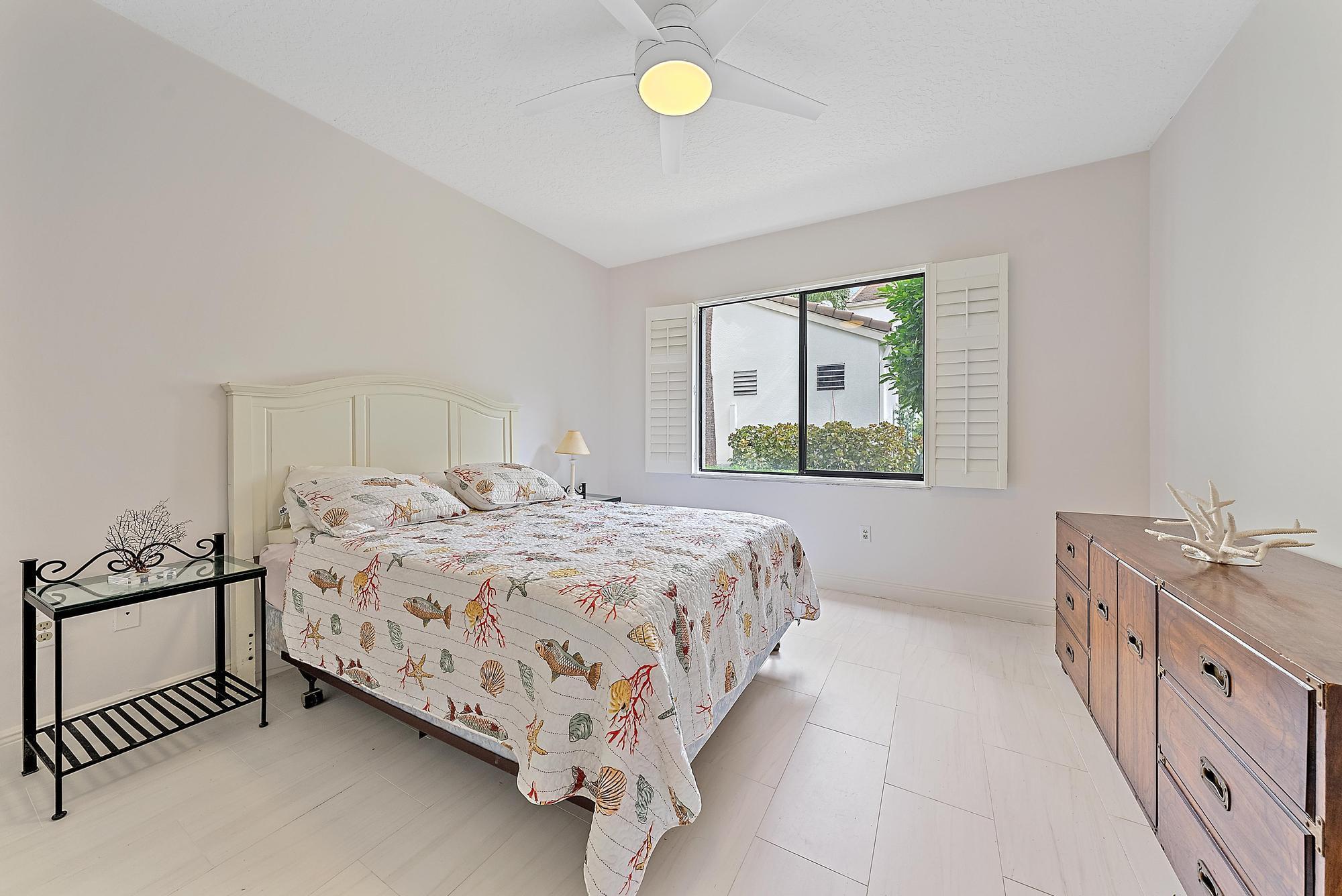OAK HARBOUR CONDOS - Residential Lease