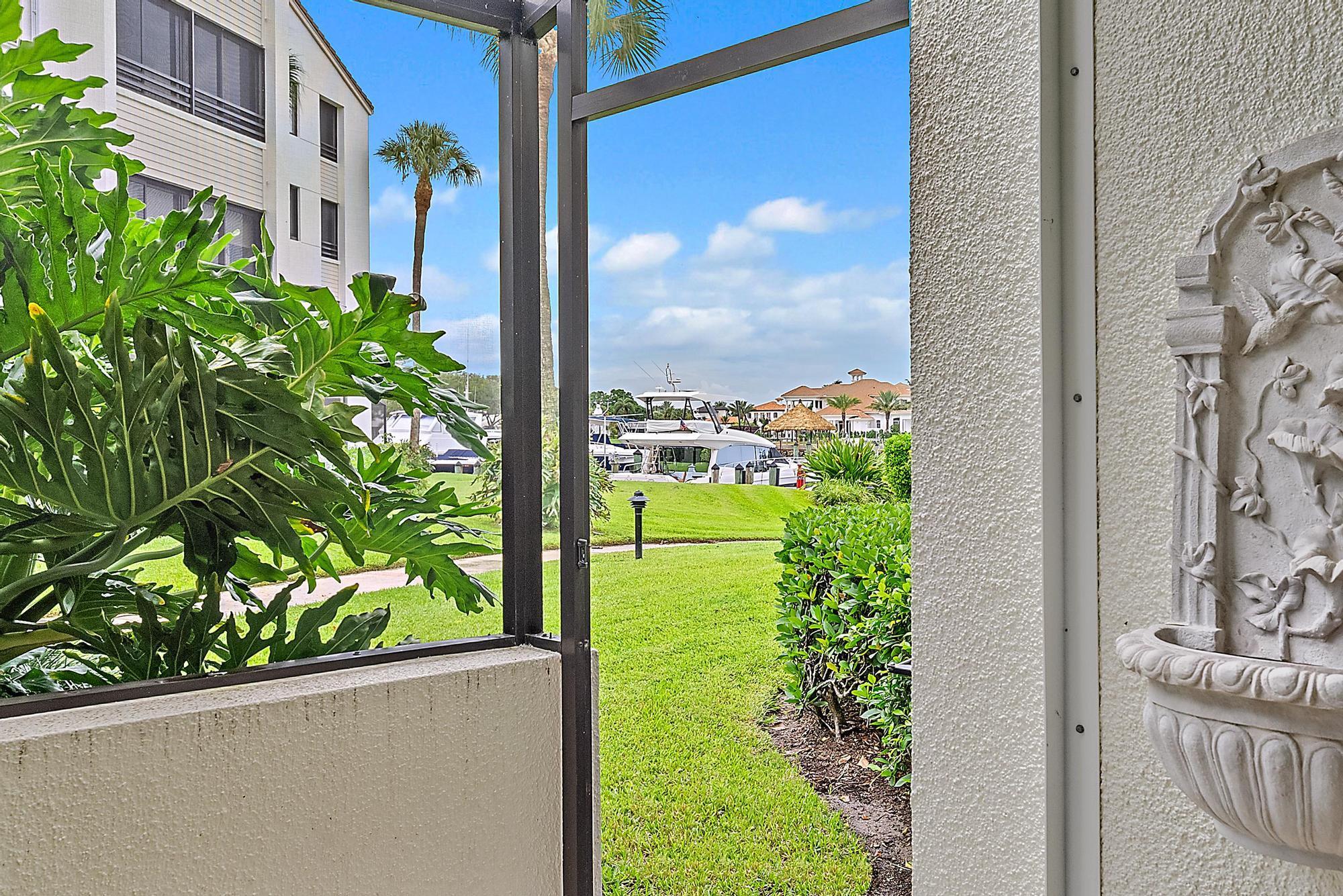 OAK HARBOUR CONDOS - Residential Lease