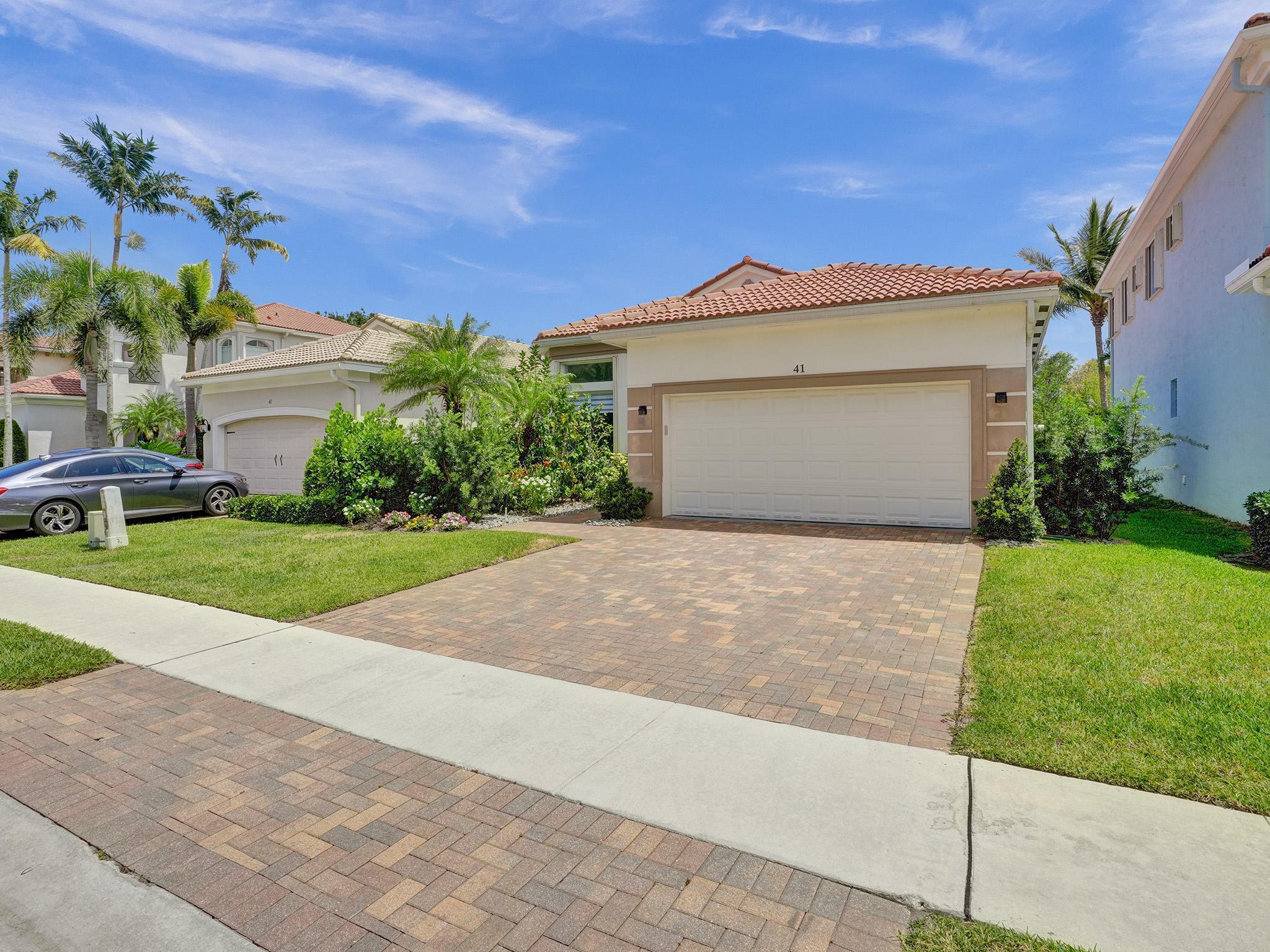 41 Country Lake Circle