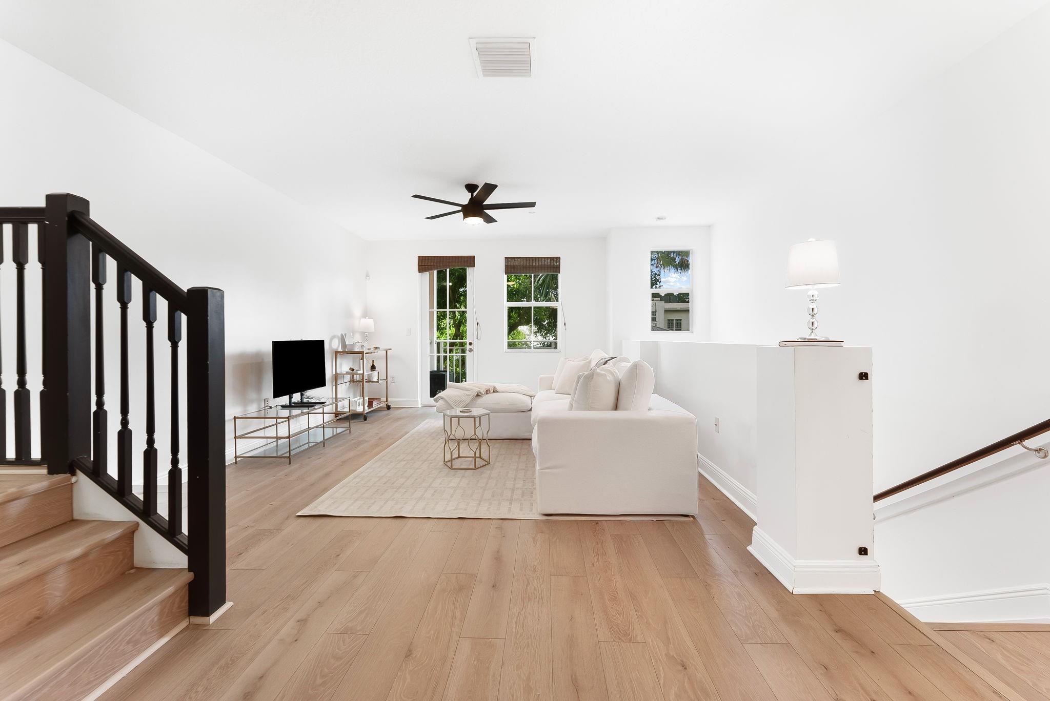 307 SW 13th Ter 307